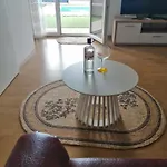 Laragloria Apartment *